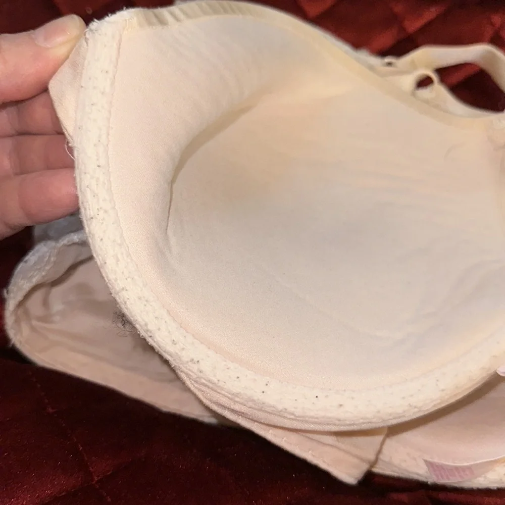 Victoria Secrets bra that snaps in the front - Picture 11 of 13